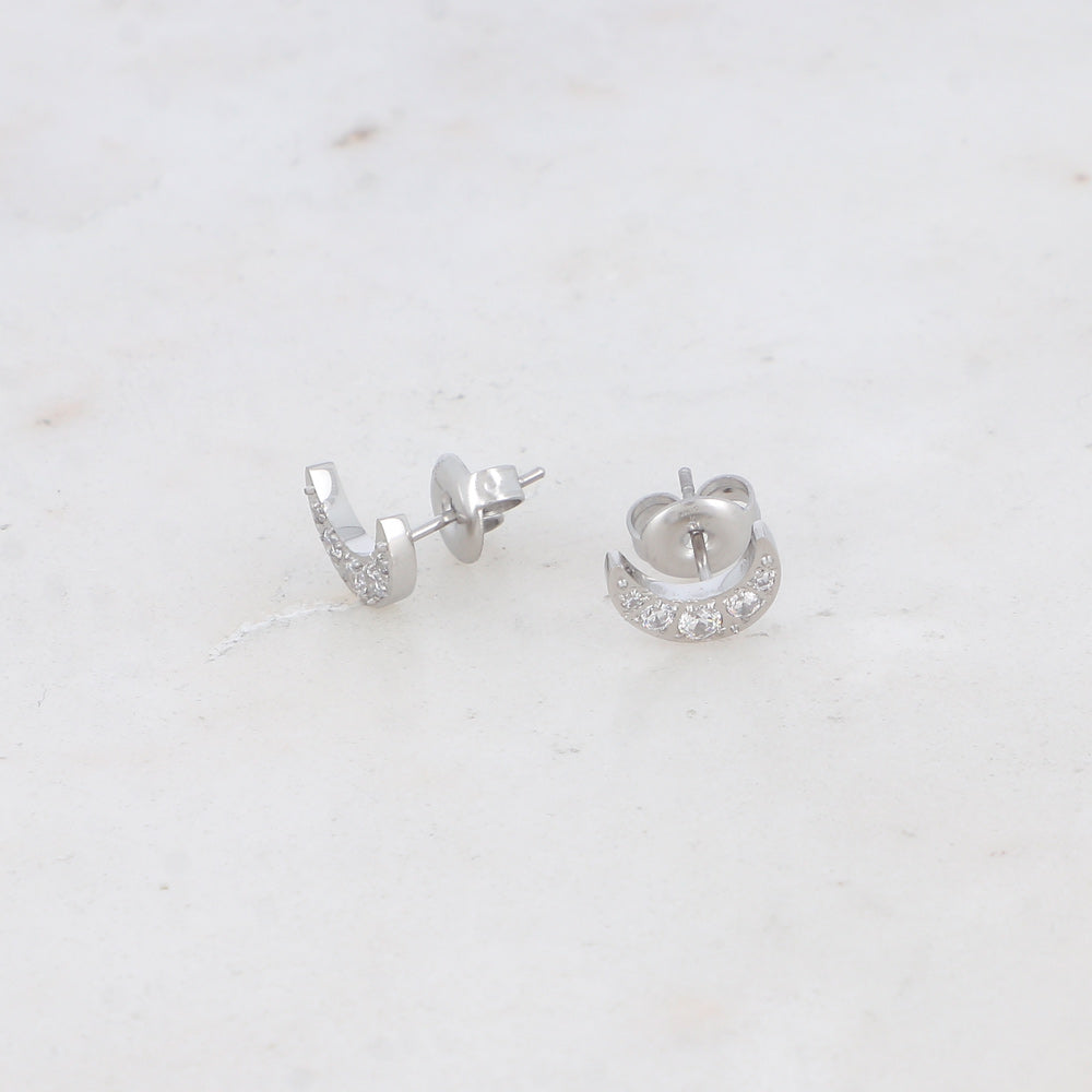 BOHM PARIS Laya kuukorvakorut hopeisena lähikuvassa.