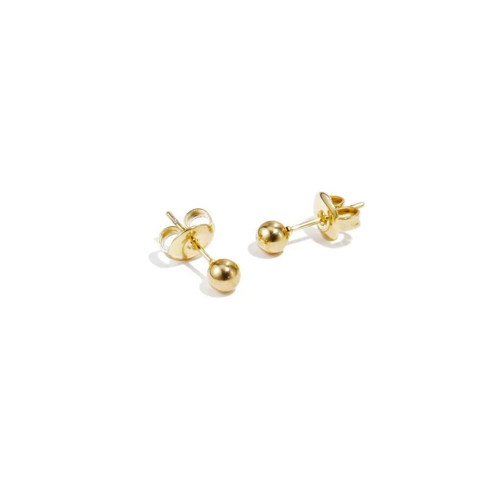 Mini Dot 2,5 mm kullanväriset kirurginteräsnapit valkoisella taustalla