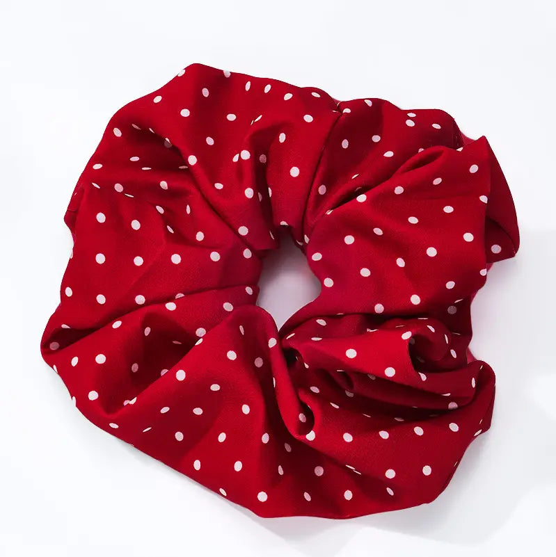 punainen pilkullinen hiusdonitsi retro scrunchie