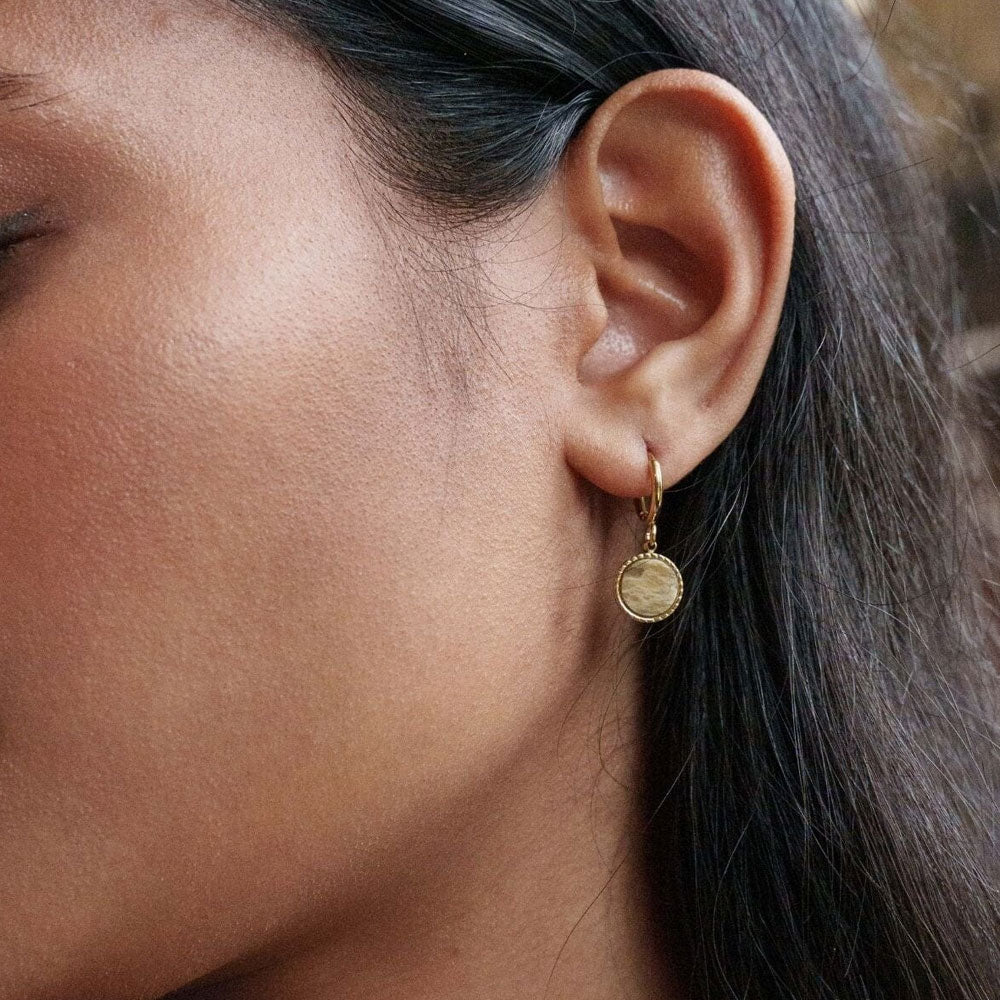 BOHM PARIS Emllo korvakorut luonnonkivellä korvassa