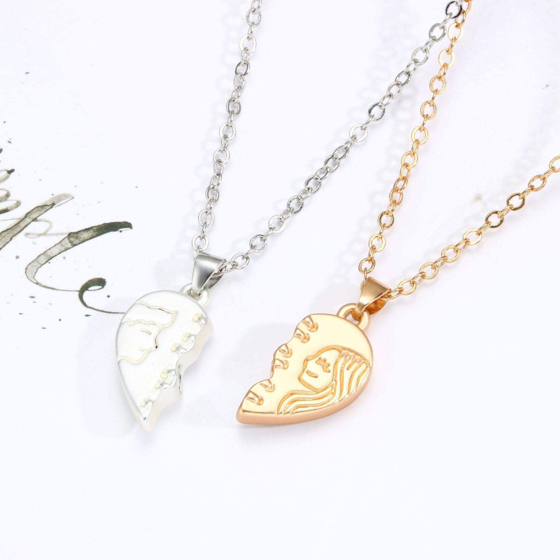 Gold Love Couple Necklace -rakkauskoru