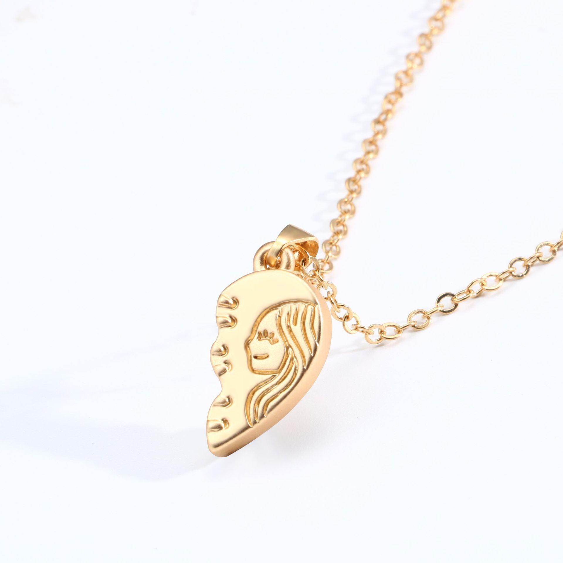 Gold Love Couple Necklace -rakkauskoru