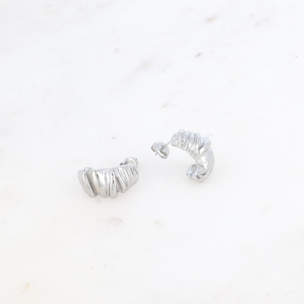 Modernit hopeiset rengaskorvakorut kolmiulotteisella muodolla