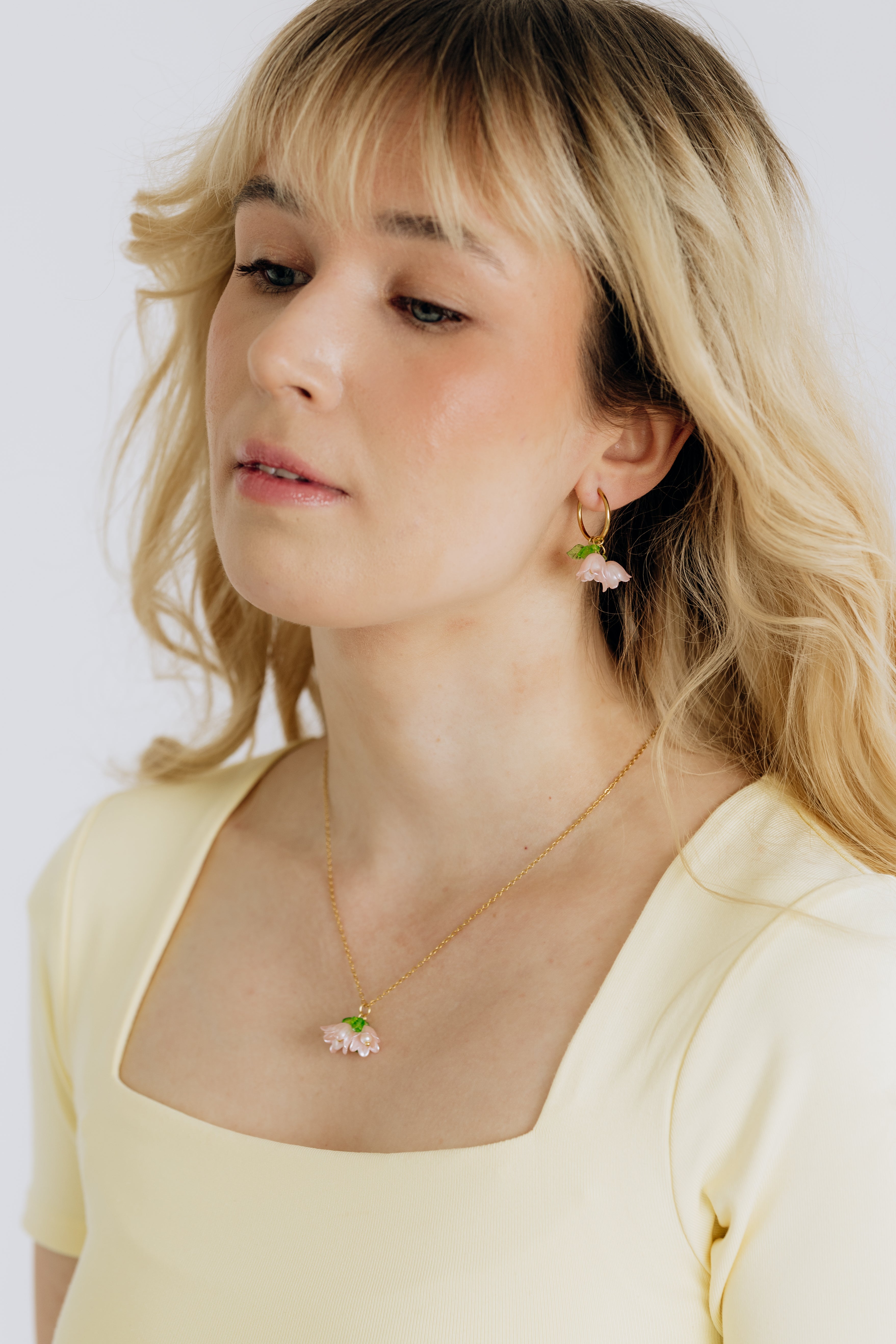 Earrings, FRENCH RIVIERA|Jasmine flower earrings (red)