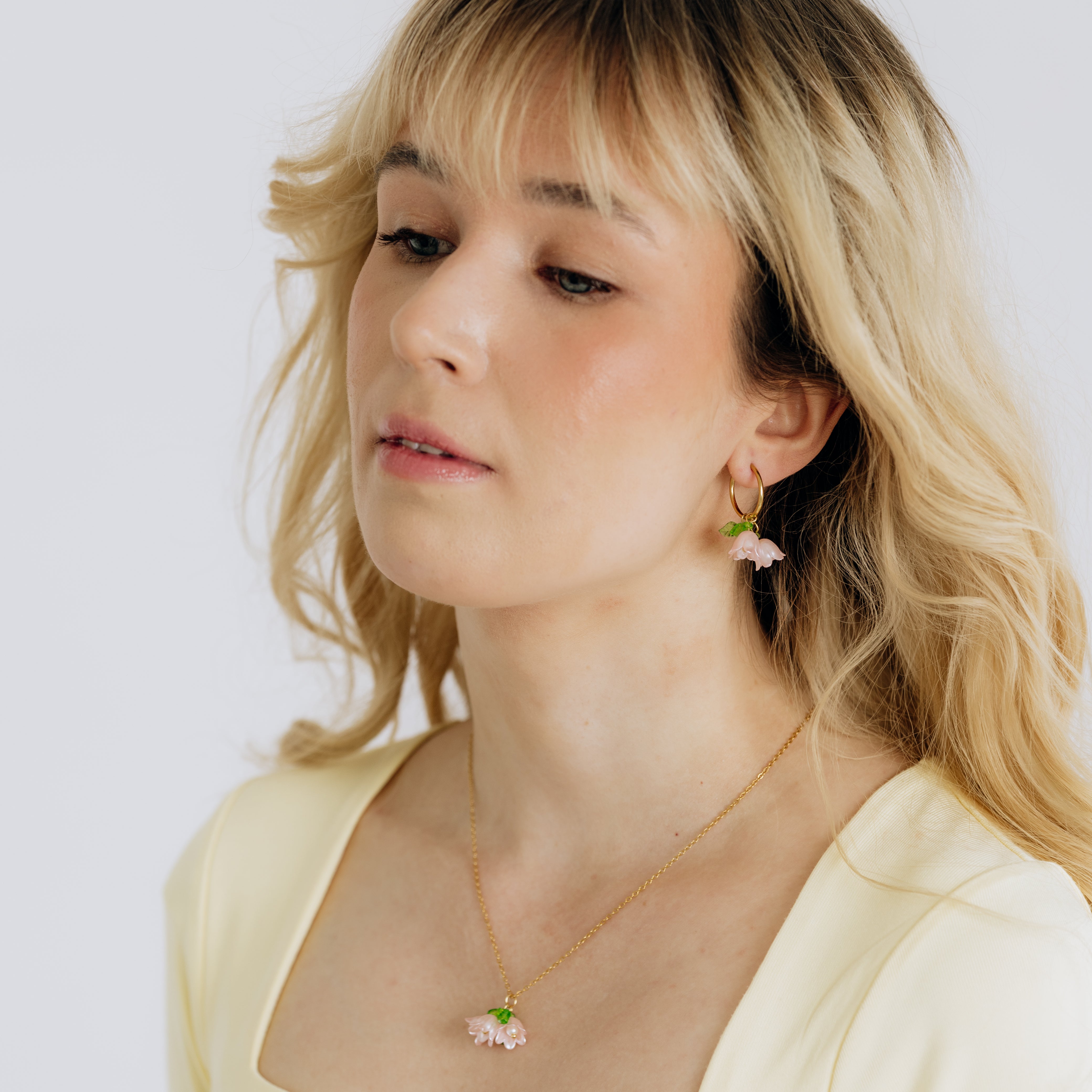 Earrings, FRENCH RIVIERA|Jasmine flower earrings (red)