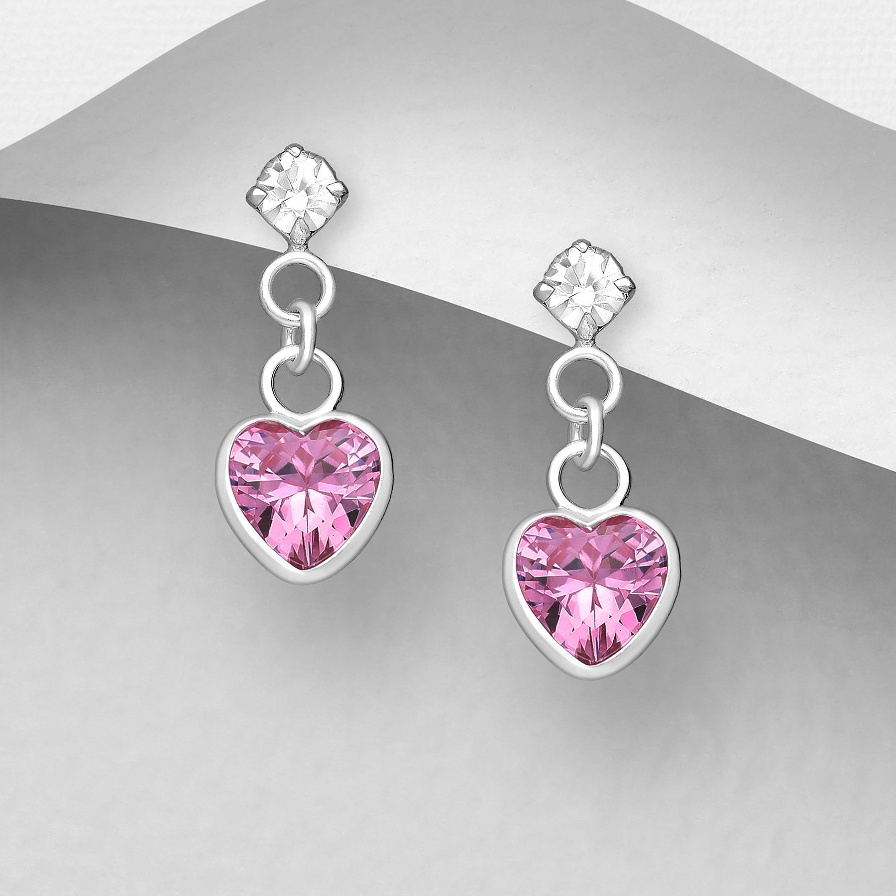 Wilma-hopeakorvakorut kirkkaalla ja vaaleanpunaisella sydänmuotoisella CZ-kristallilla, Sterling Hopea 925.