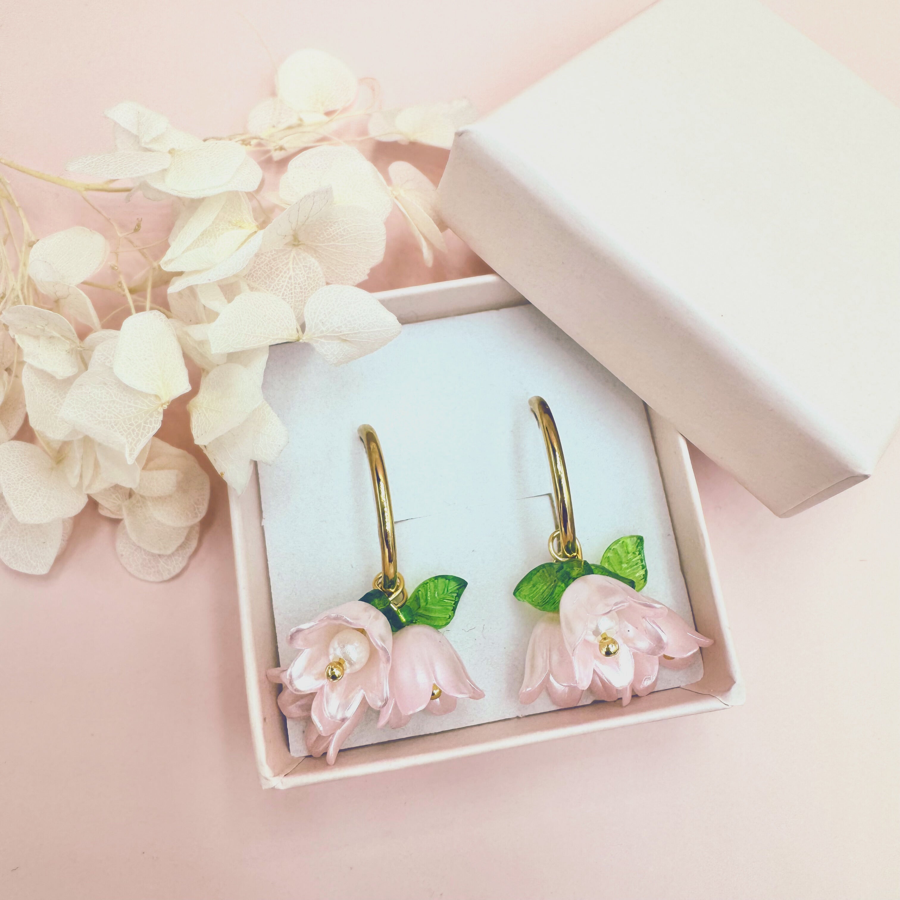Earrings, FRENCH RIVIERA|Jasmine flower earrings (red)