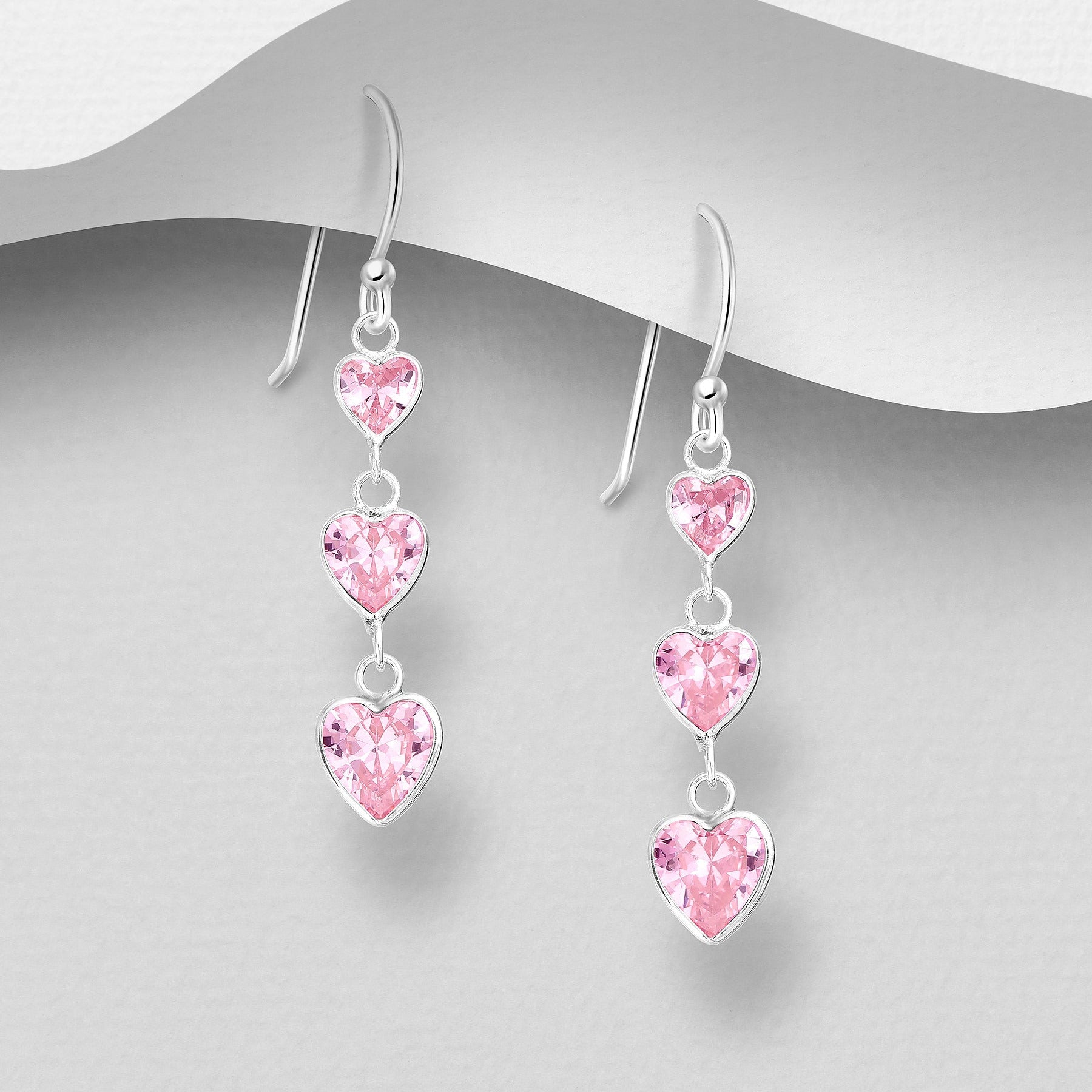 Sirot vaaleanpunaiset sydänkorvakorut Sterling Hopeaa ja kimaltavia kristalleja.