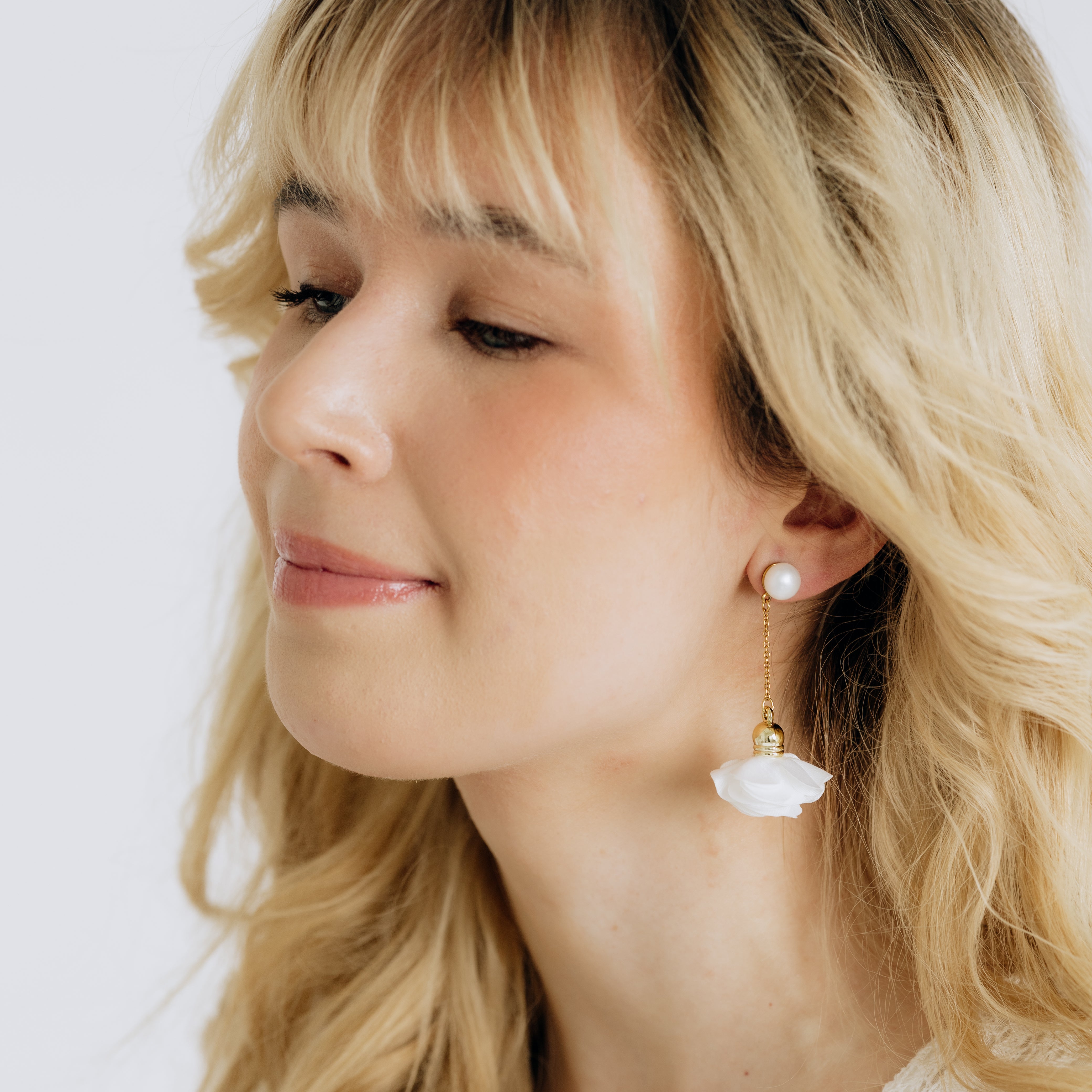 Earrings, FRENCH RIVIERA|Jasmine flower earrings (red)