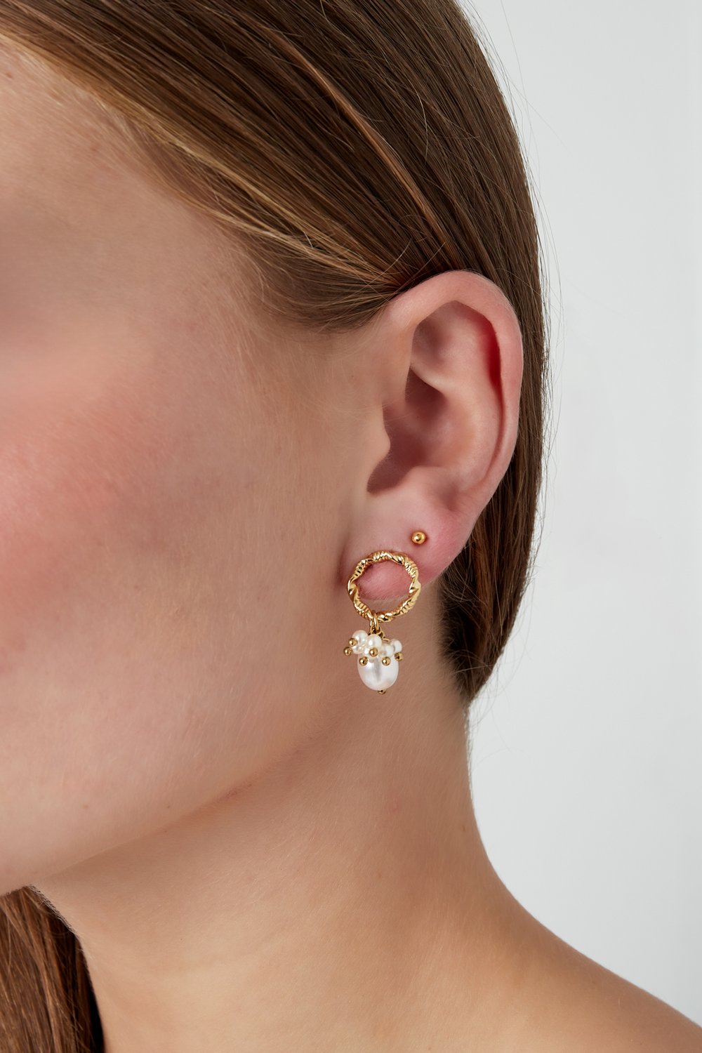 FRENCH RIVIERA | Pearl Mirage – roikkuvat helmikorvakorut (kulta, kirurginteräs)