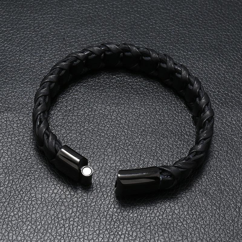Keinonahkainen rannekoru, Stylish Black Faux Leather Bracelet