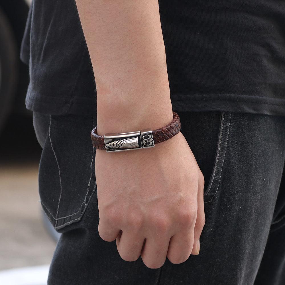 Keinonahkainen rannekoru, Brown Faux Leather Bracelet with Bullet