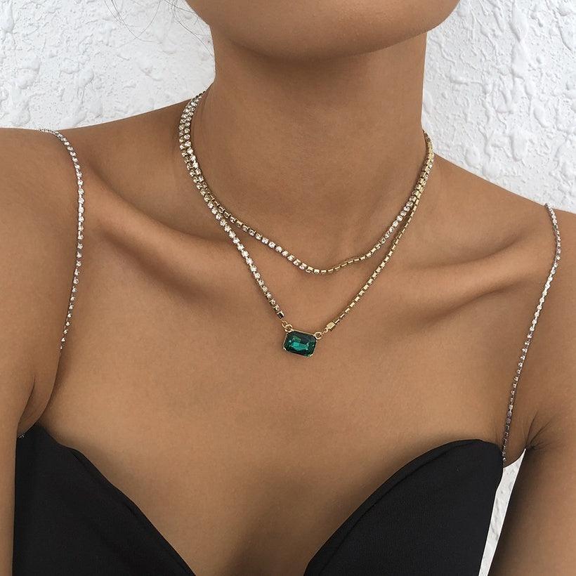 FRENCH RIVIERA|Emerald Necklace in Gold -strassikoru vihreällä kivellä