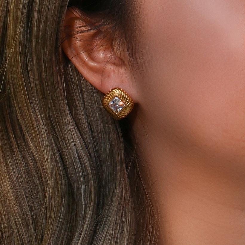 FRENCH RIVIERA|Norah Earrings -vaaleanpunaiset kirurginteräsnapit