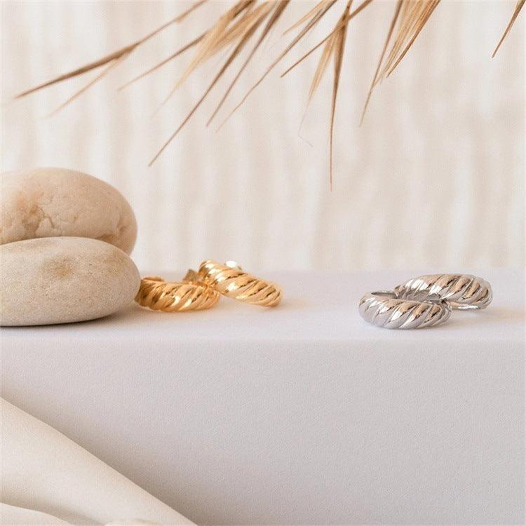 FRENCH RIVIERA|Natalie Hoops -kirurginteräksiset kierre renkaat