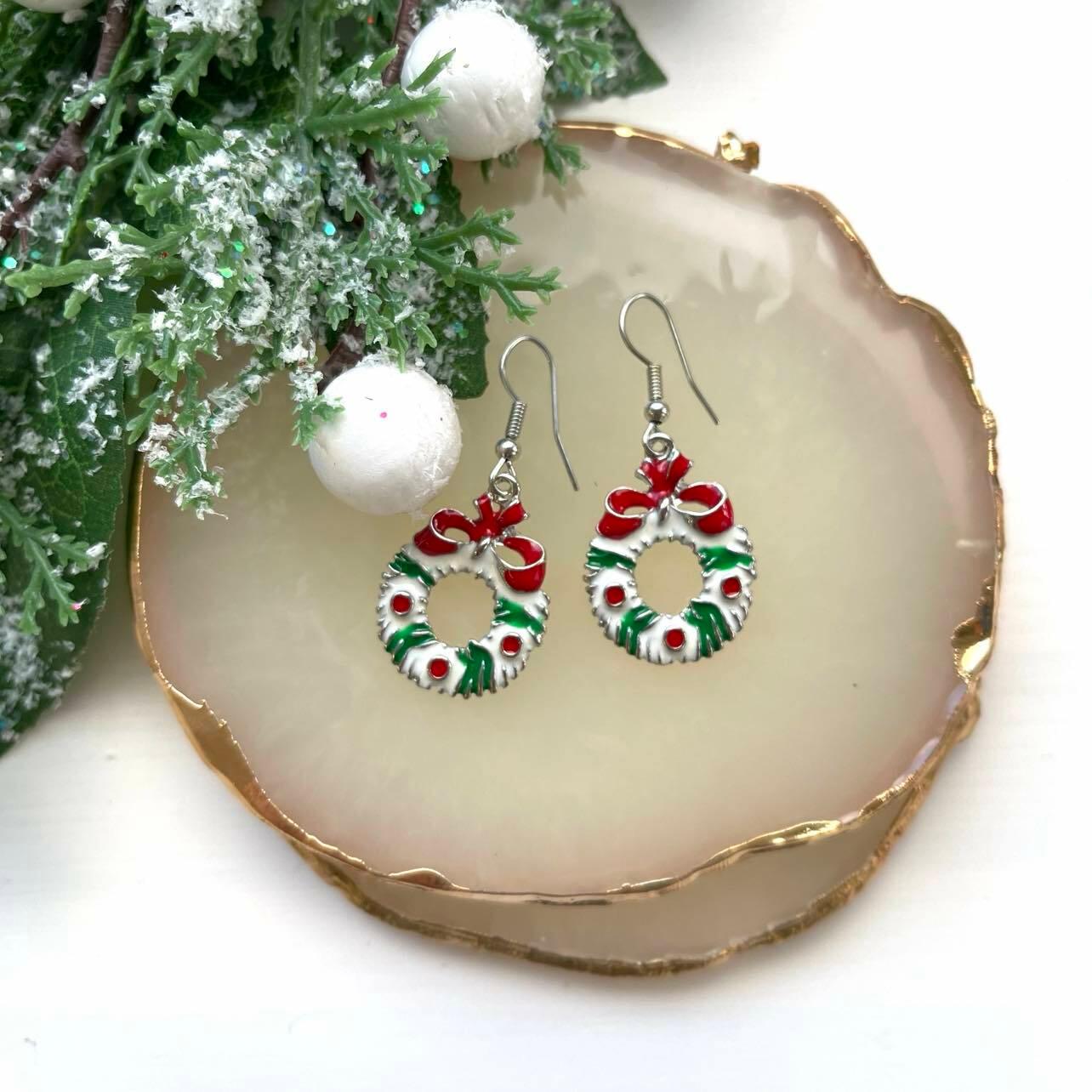 Christmas earrings, White Christmas - snowy Christmas wreath