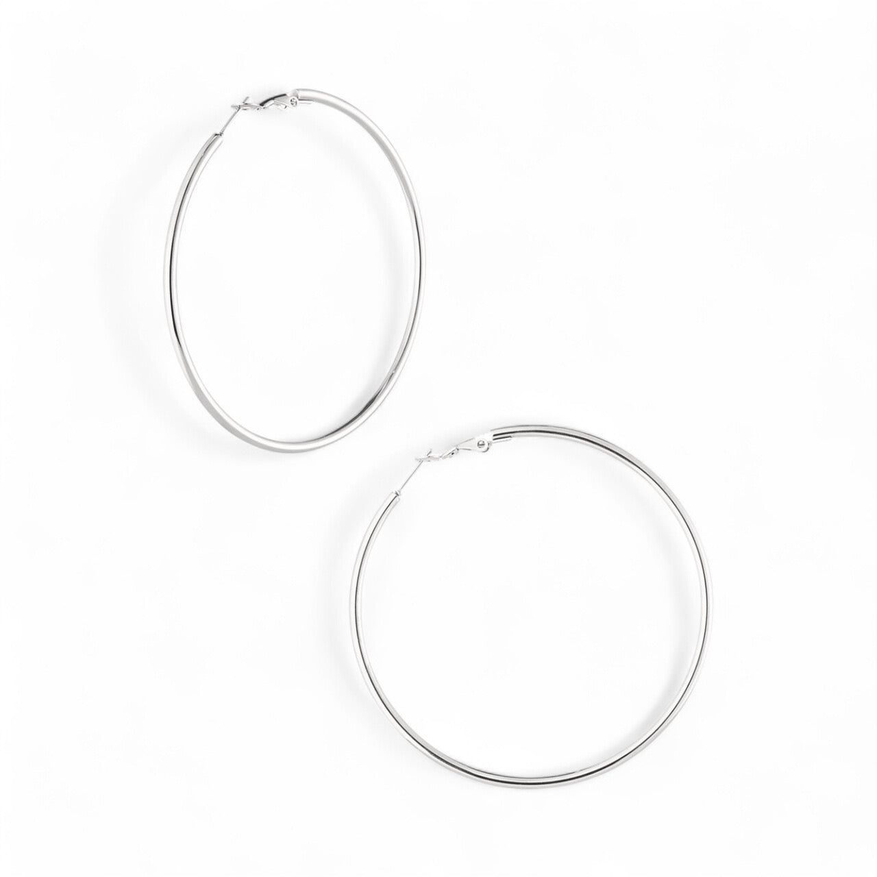 FRENCH RIVIERA | Élise – keskikokoiset kirurginteräsrenkaat (hopea)