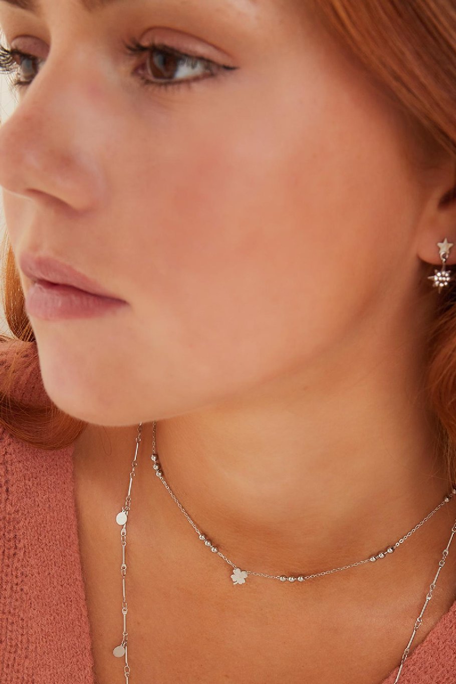 French Riviera | Clover Light– onnenapila kirurginteräskaulakoru (hopea)