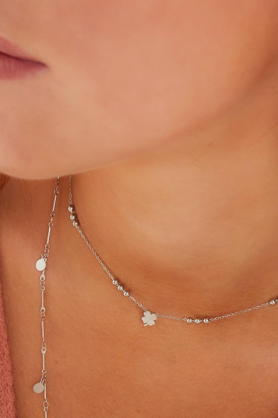 French Riviera | Clover Light– onnenapila kirurginteräskaulakoru (hopea)