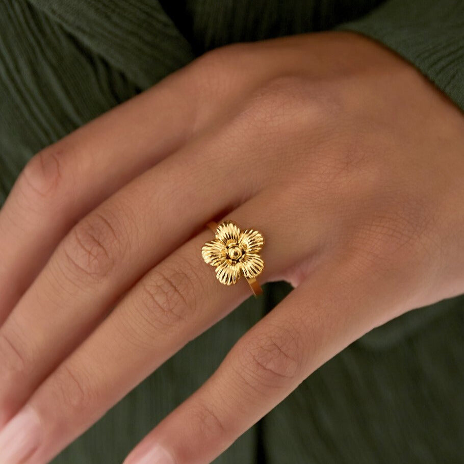 FRENCH RIVIERA | Fleurie –kukkasormus kirurginteräksestä