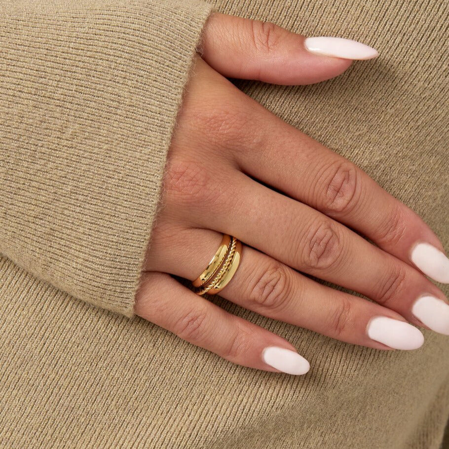 FRENCH RIVIERA | Élora –leveä sormus kirurginteräksestä