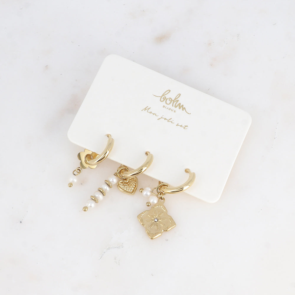 Bohm Paris Siane kultaiset rengaskorvakorut makeanvedenhelmillä.