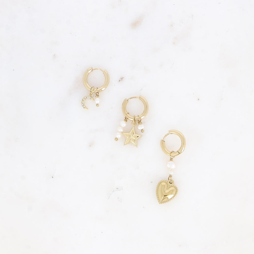 Bohm Paris Saffiya kolmen korvakorun setti kuu ja tähti riipuksilla.