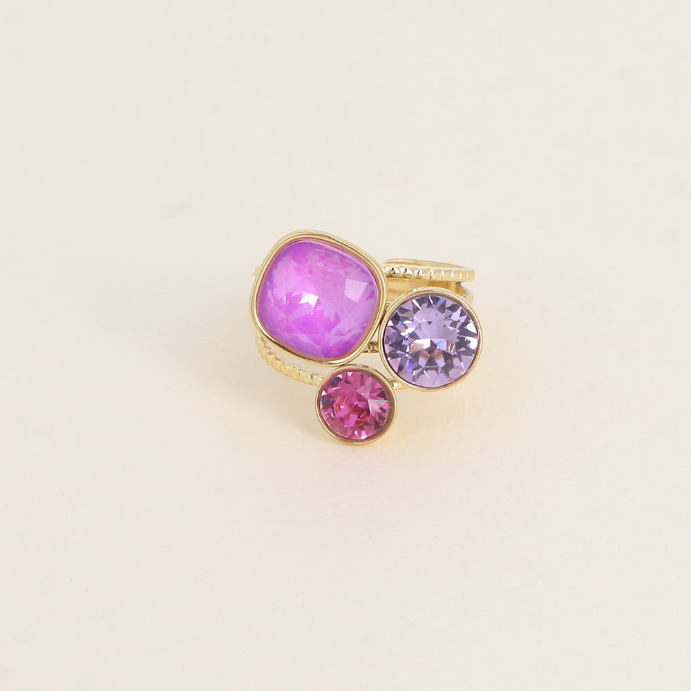 Bohm Paris säädettävä kristallisormus violeteilla kristalleilla.