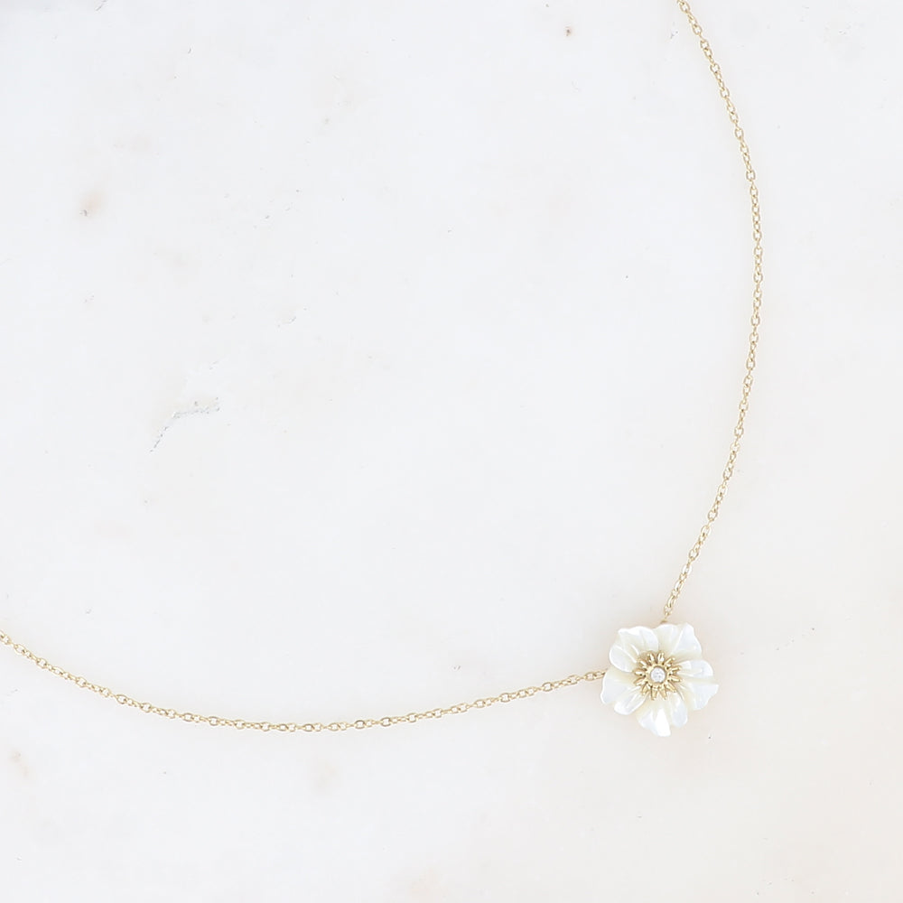 Bohm Paris Elfie helmiäiskukka kaulakoru kristallilla.