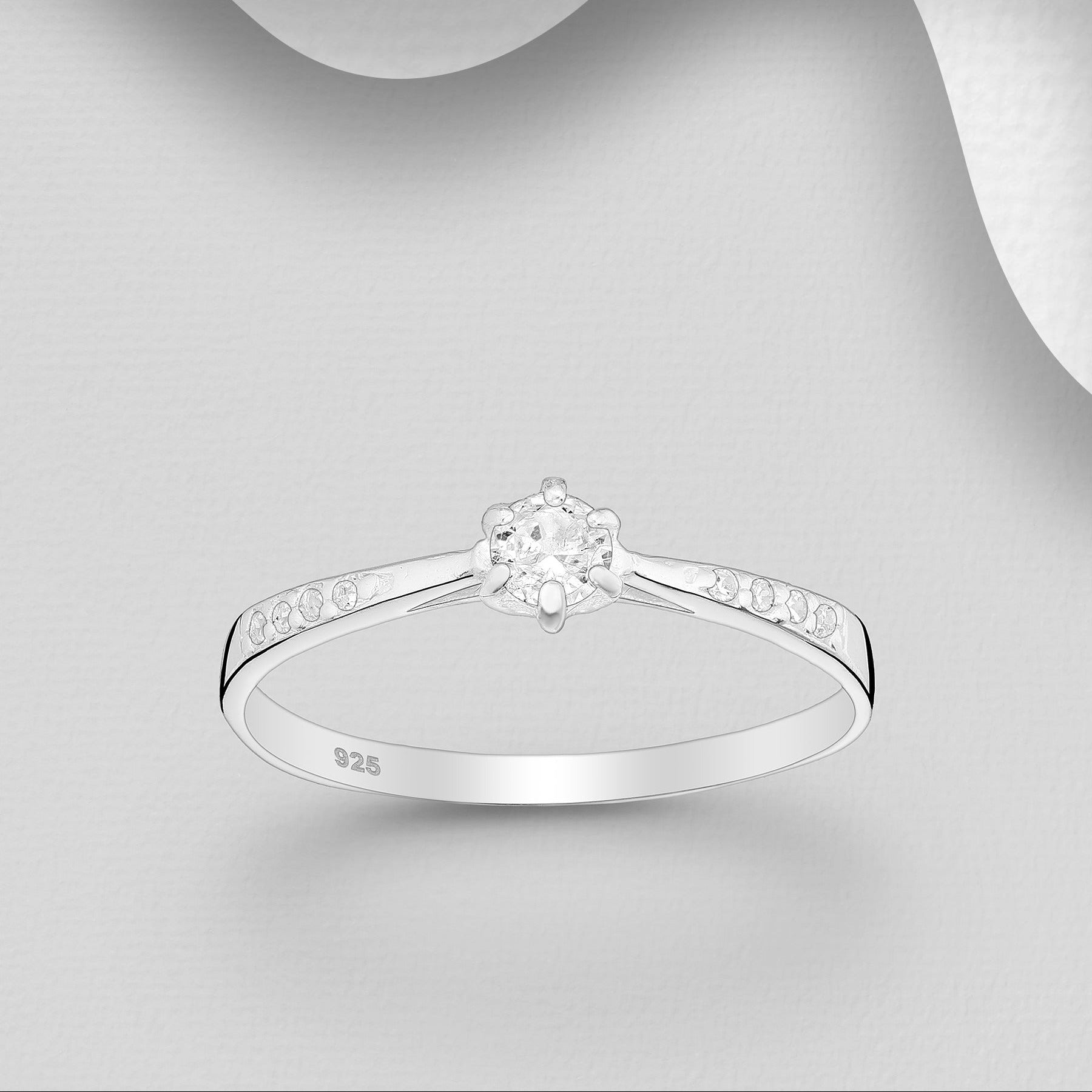 Ohut hopeasormus kirkkaalla kivellä – Mimosa Premium Collection.