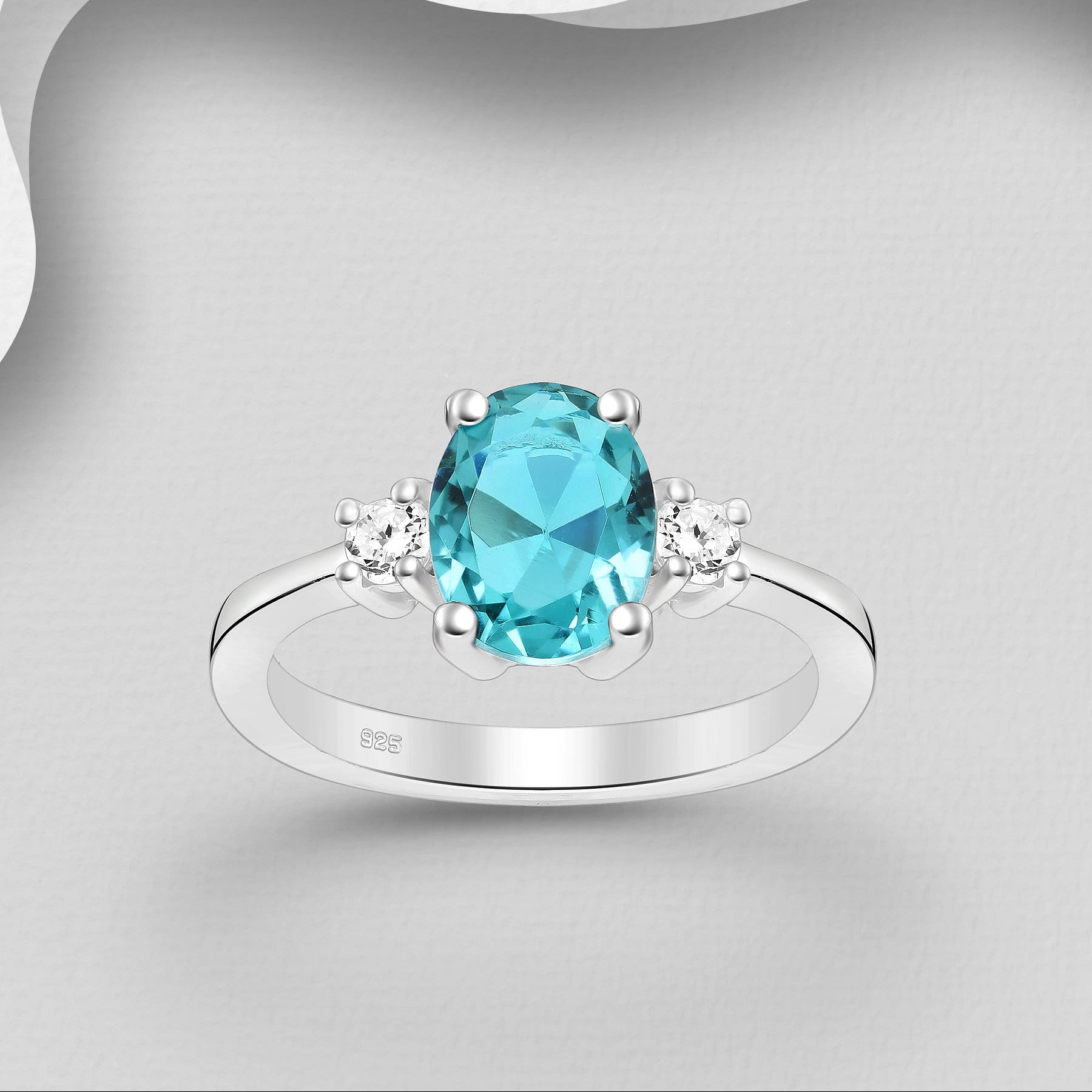 Elegantti 925 hopeinen kolmikivinen sormus turkoosilla keskikivellä.