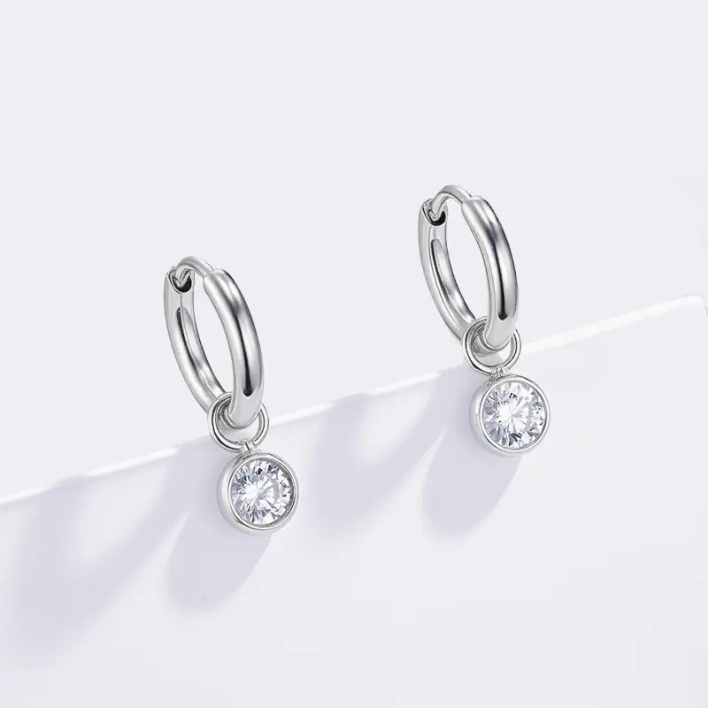 Sirot vedenkestävät korvakorut 316L-kirurginteräksestä ja Cubic Zirconia -koristeella