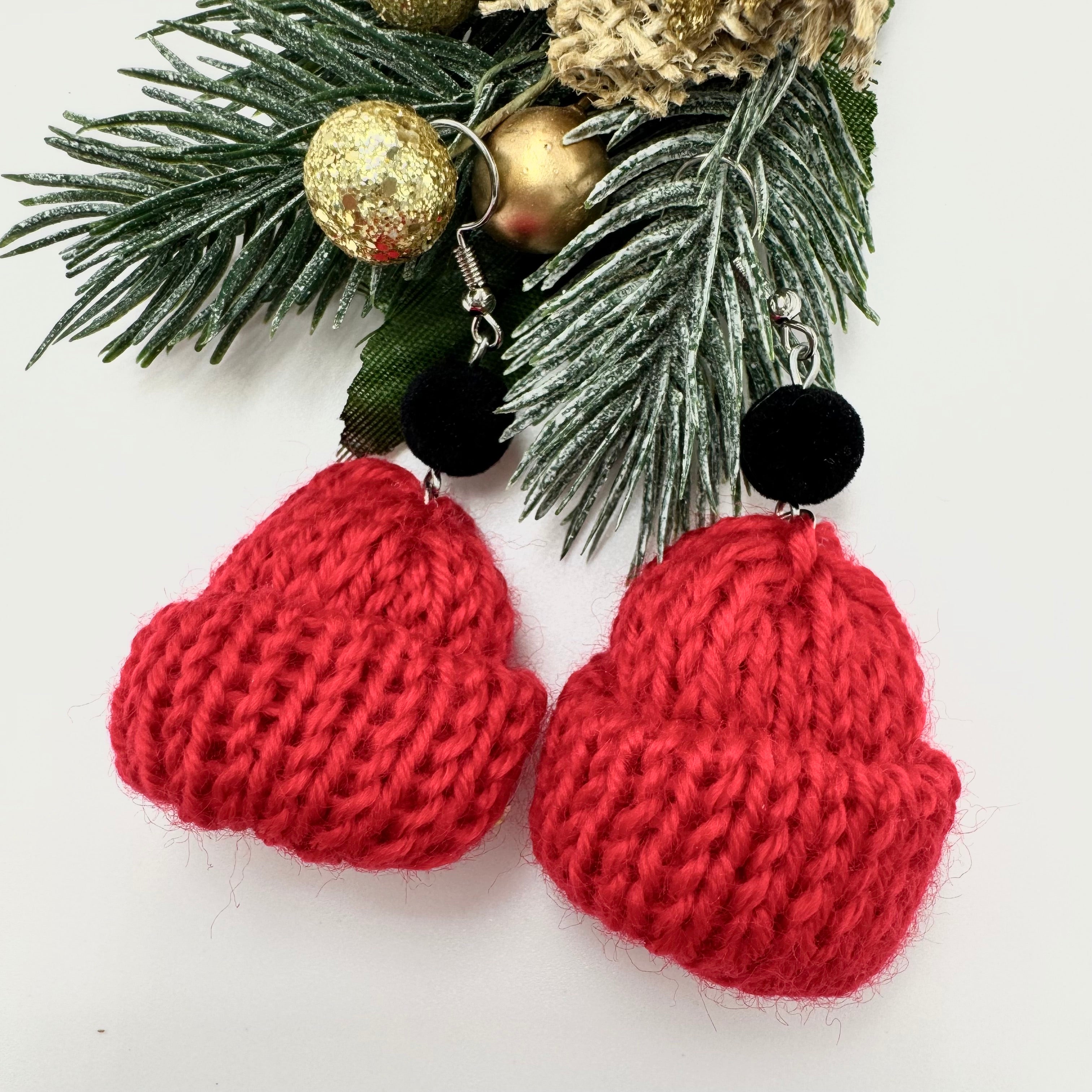 Red Winter Beanie –punaiset joulukorvakorut