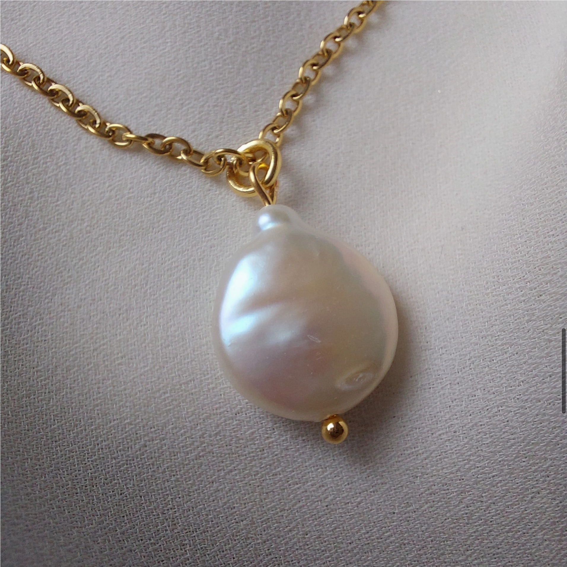 DUESTELLE ITALIA Bianca Necklace keshihelmikaulakoru