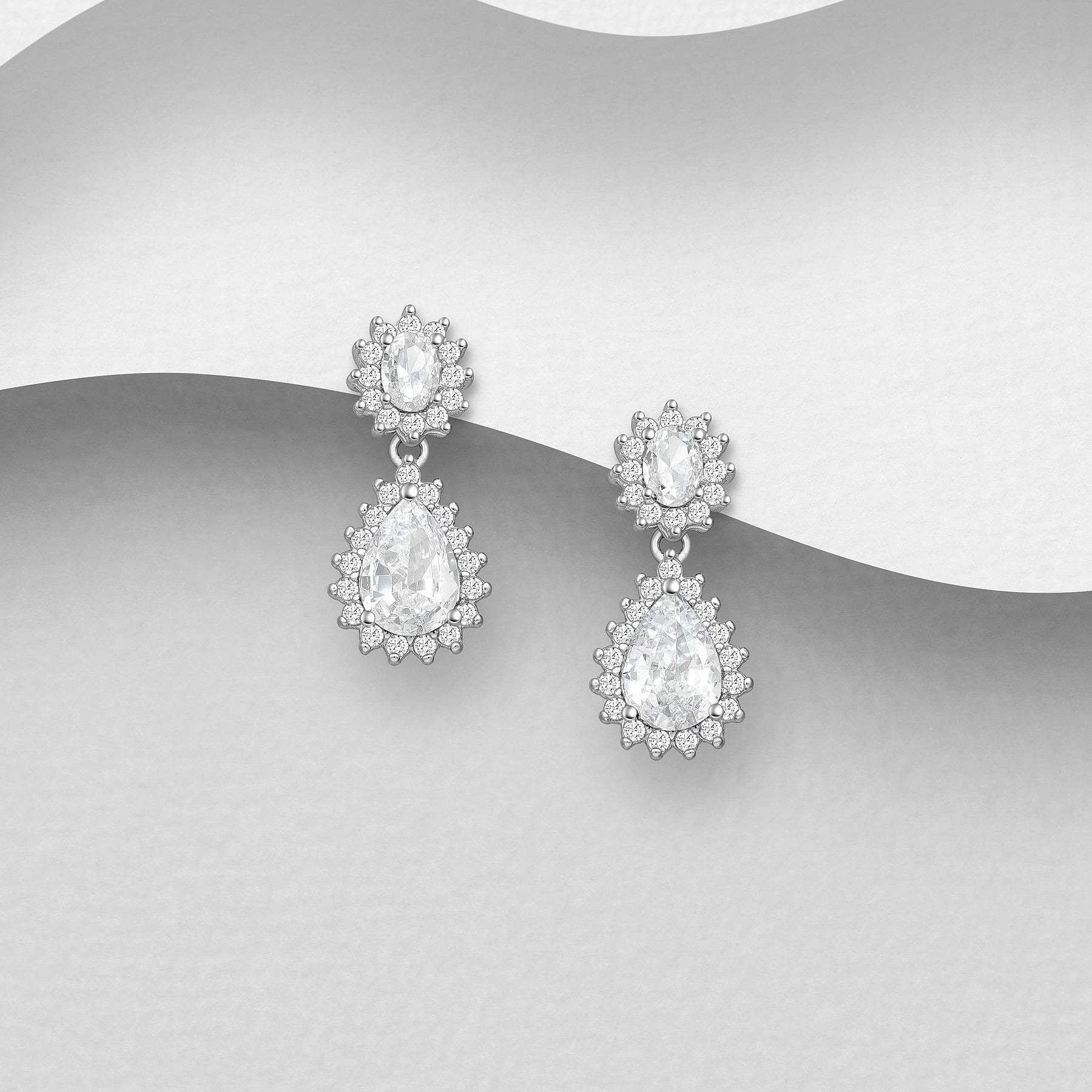 Adelene-hopeakorvakorut kirkkaalla pisaranmuotoisella CZ-kristallilla, Sterling Hopea 925.