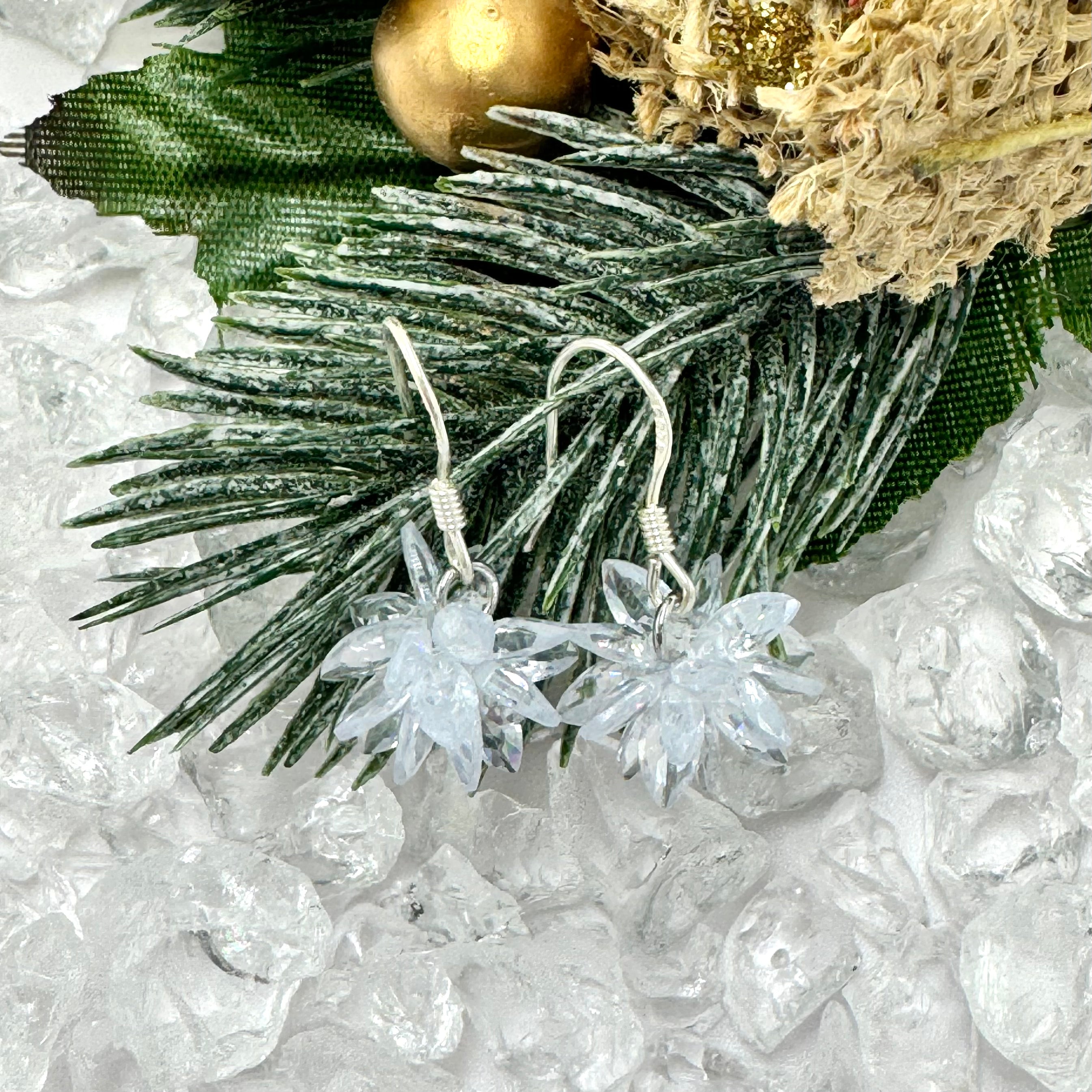 Talviset jääkidekorvakorut, kevyet ja kimaltavat kristallikoristeet