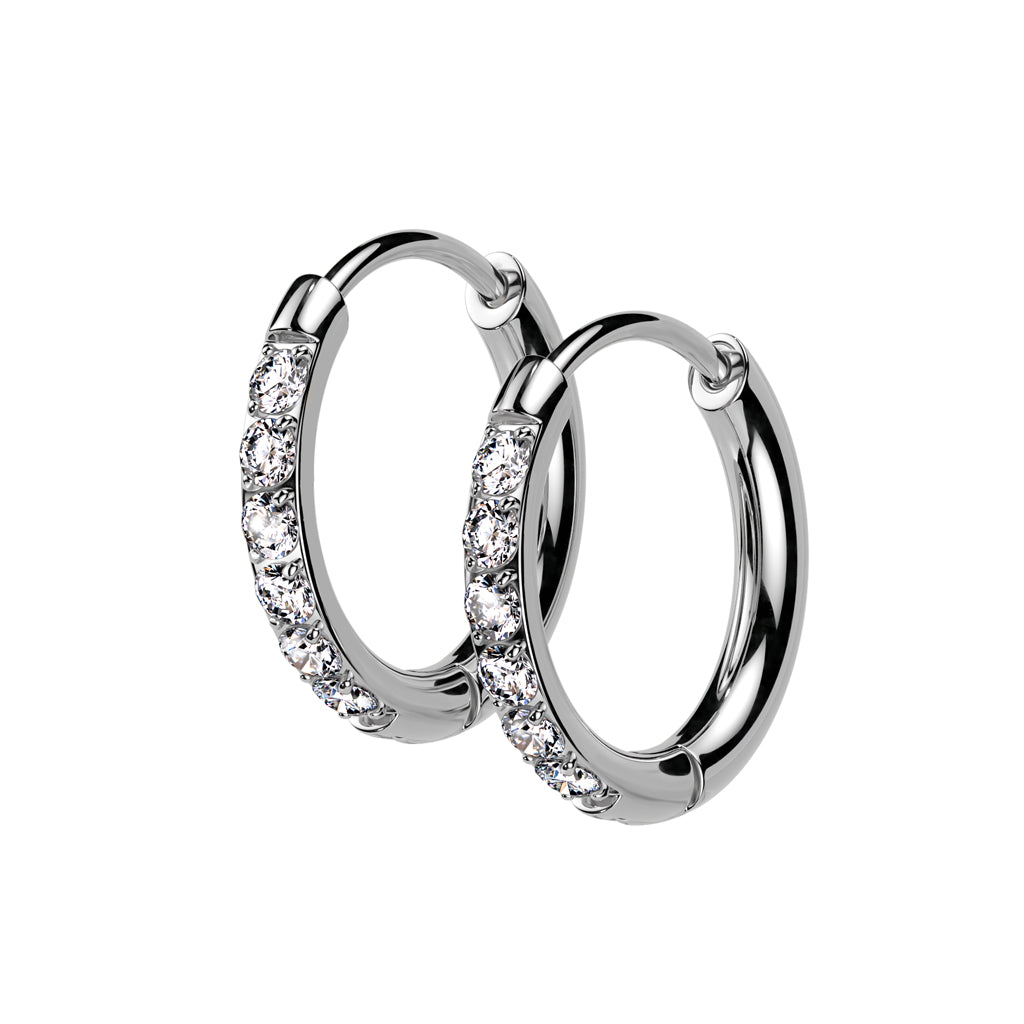 Hopeanväriset Capri-korvarenkaat kirkkaalla Cubic Zirconia -kristallirivillä