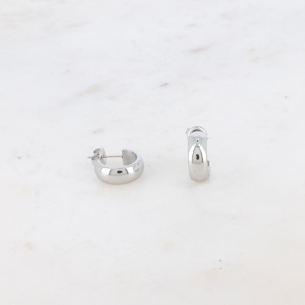 Minimalistiset hopeiset pienet rengaskorvakorut