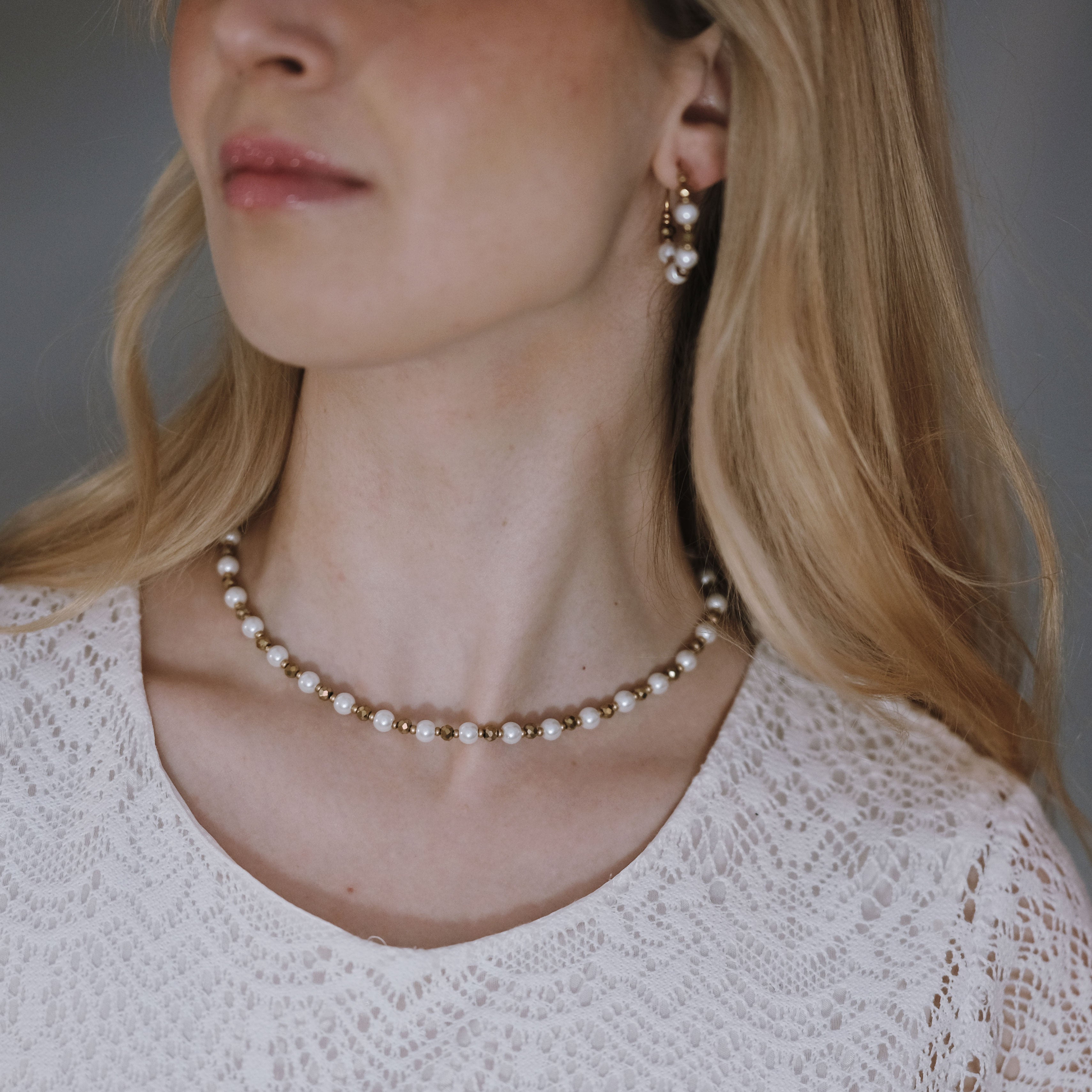 Earrings, FRENCH RIVIERA|Jasmine flower earrings (red)