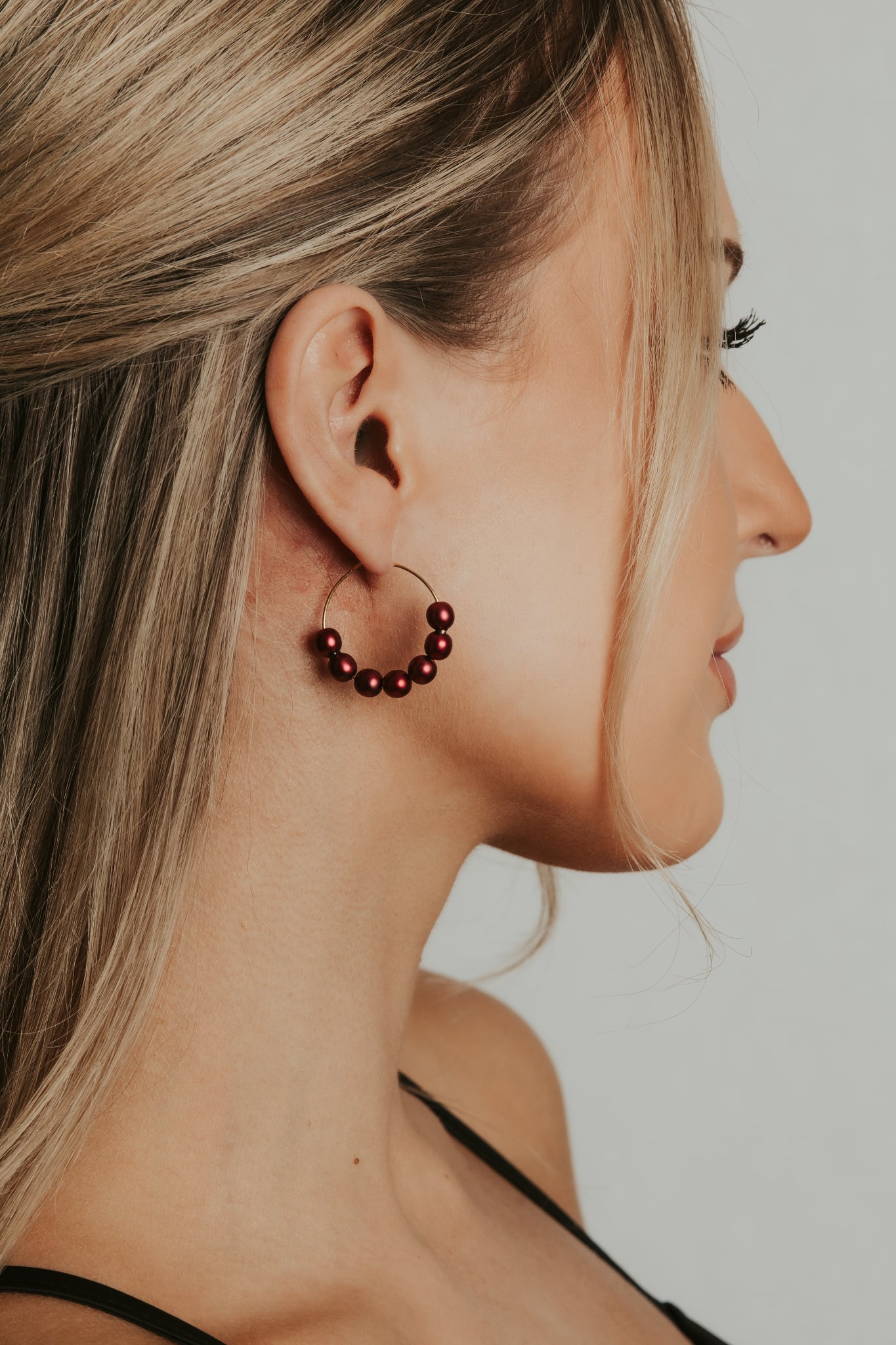 Jolie Bordeaux –käsintehdyt helmirenkaat (hohtava punainen, kulta)