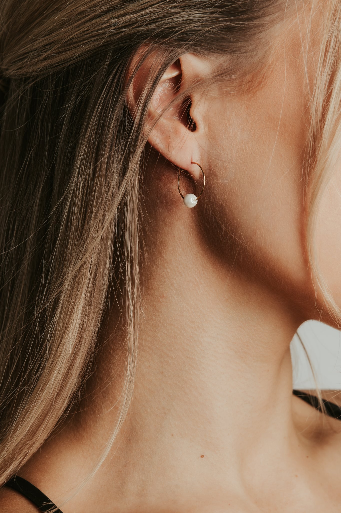 Klassiset pienet helmikorvarenkaat 316L kirurginteräksestä.