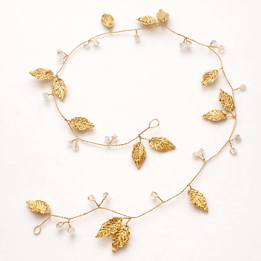 Kullanvärinen lehtiköynnös hiuskoriste juhlakampaukseen.