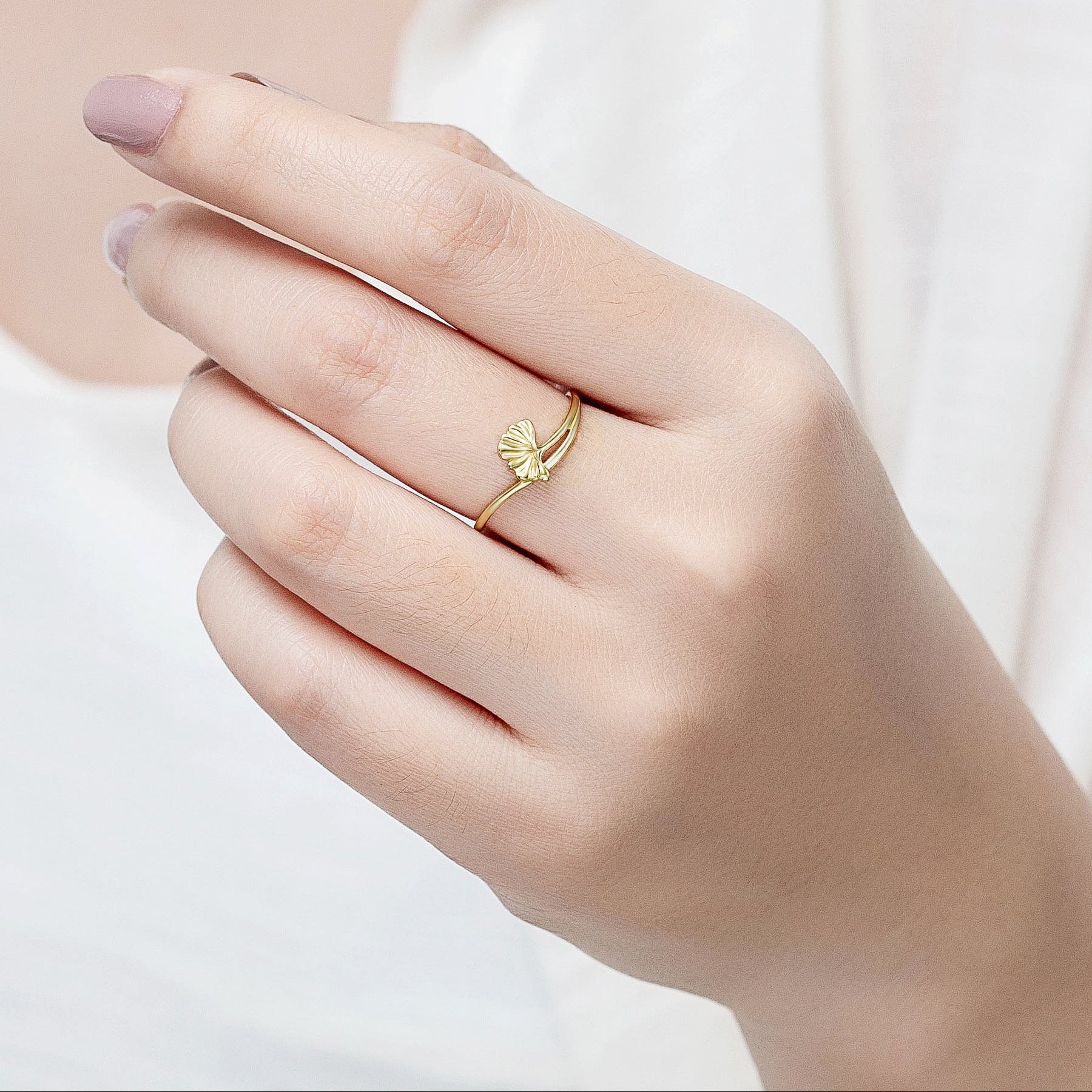 Kultainen Ginkgo-sormus 925 hopeasta – herkkä lehtikoriste ja 18K kultaus