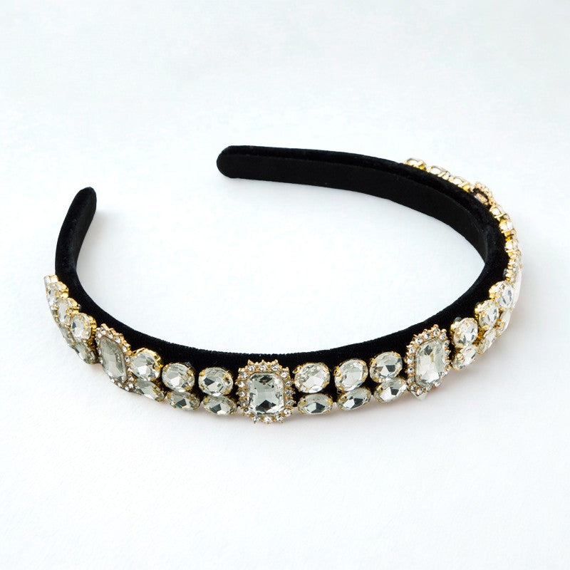 Midnight Glam hiuspanta mustalla sametilla ja näyttävillä kristalleilla lähikuvassa