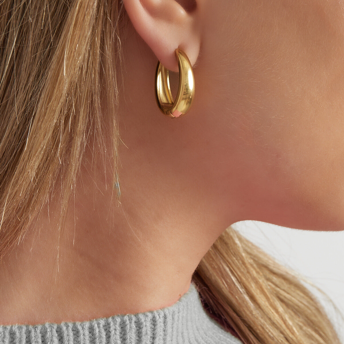 FRENCH RIVIERA | Scarlett wide gold-colored surgical steel rings