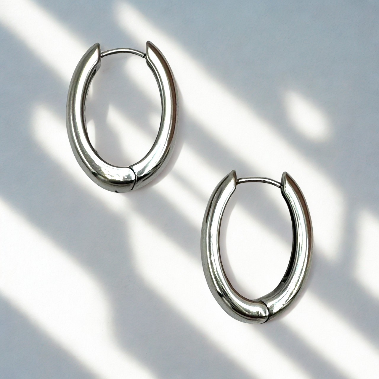 FRENCH RIVIERA | Scarlett wide gold-colored surgical steel rings