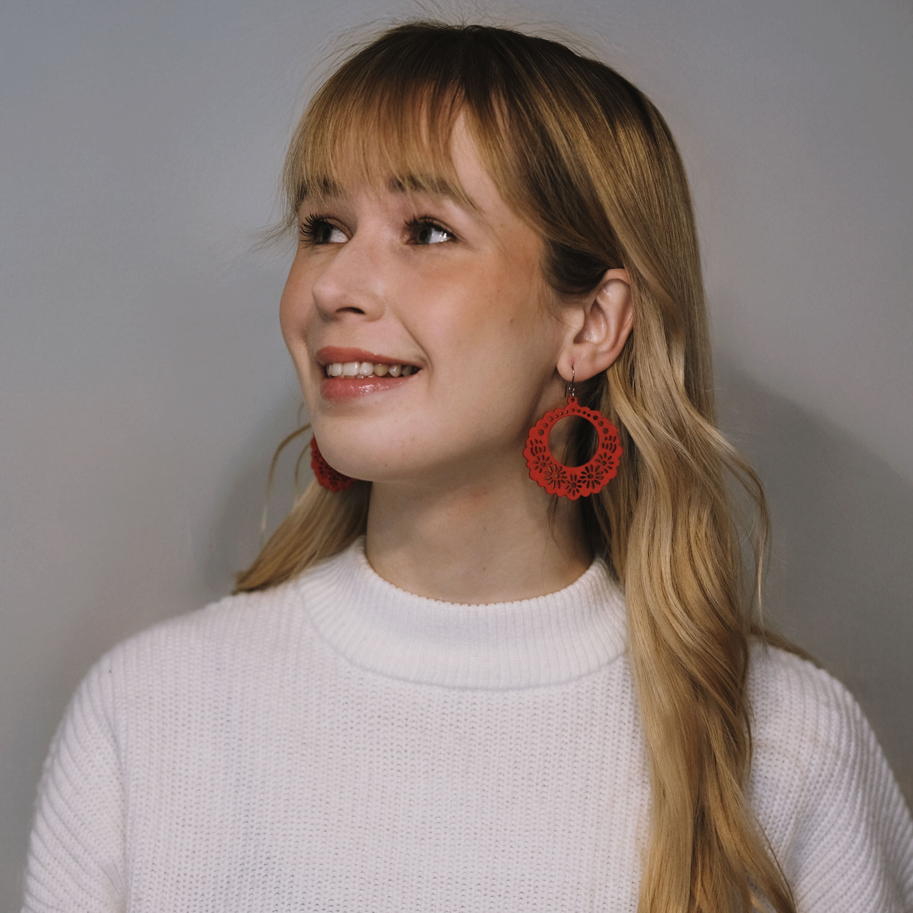 Pitsimarja – puiset punaiset pitsikorvakorut