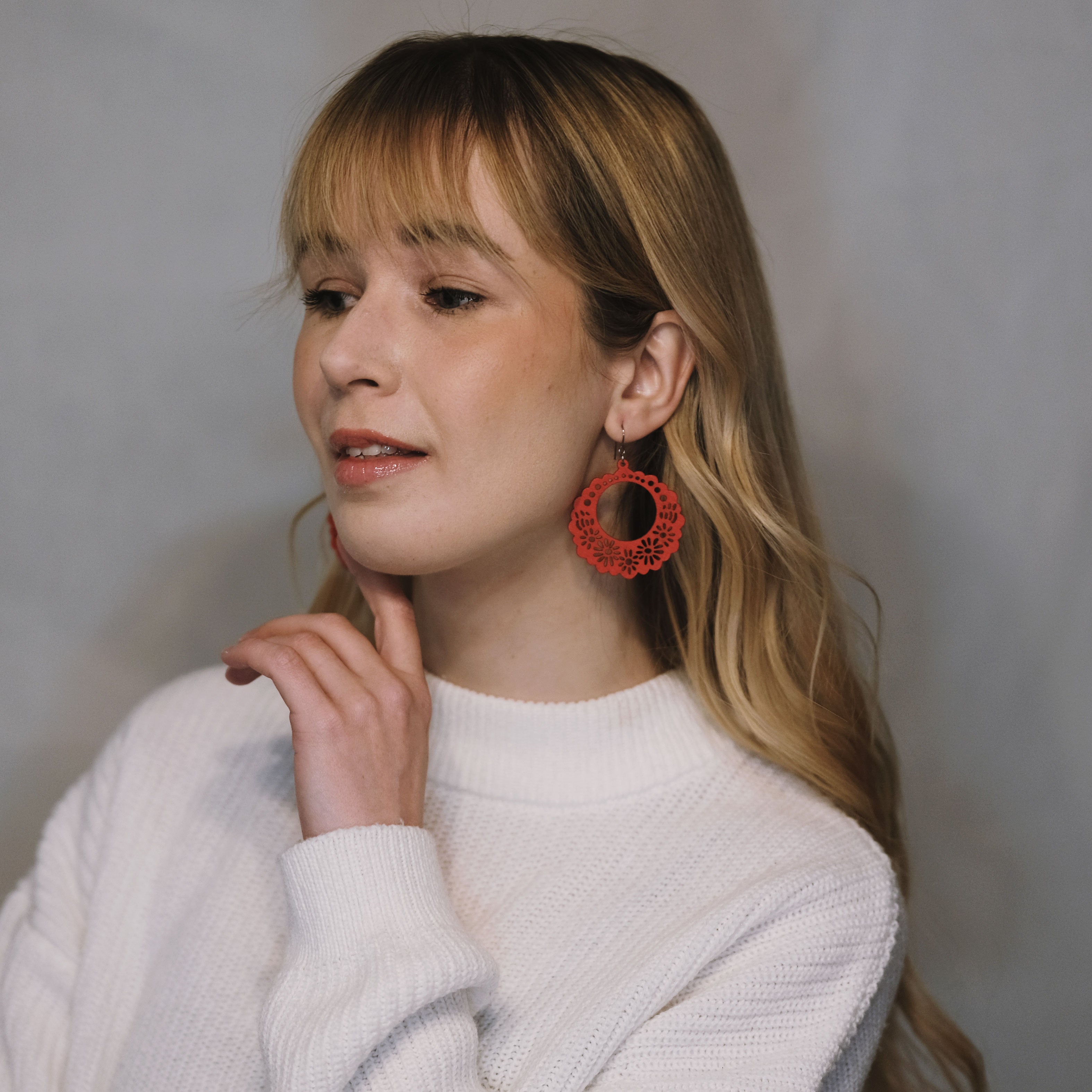 Pitsimarja – puiset punaiset pitsikorvakorut