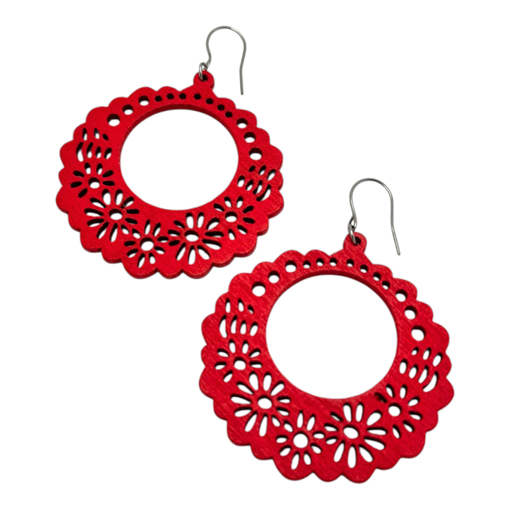 Pitsimarja – puiset punaiset pitsikorvakorut