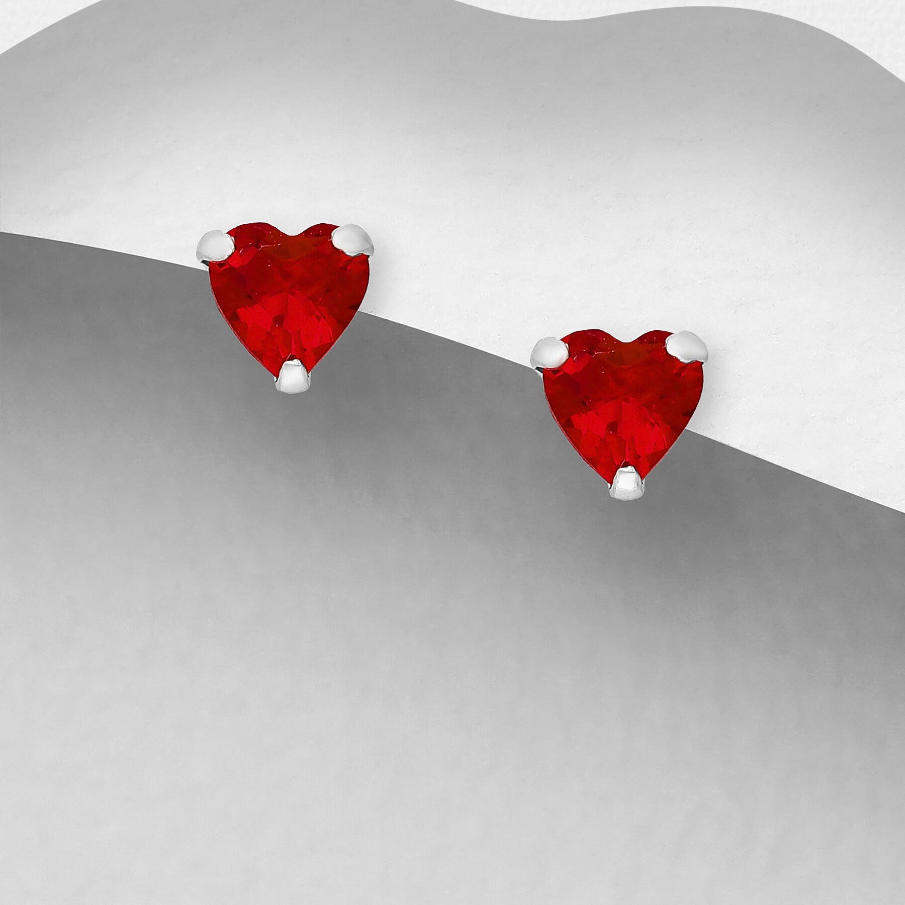 Hopeiset tummanpunaiset sydännappikorvakorut, romanttinen Amoria-design.